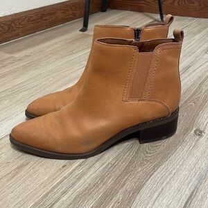 FRANCO Sarto pointy toe western style boots